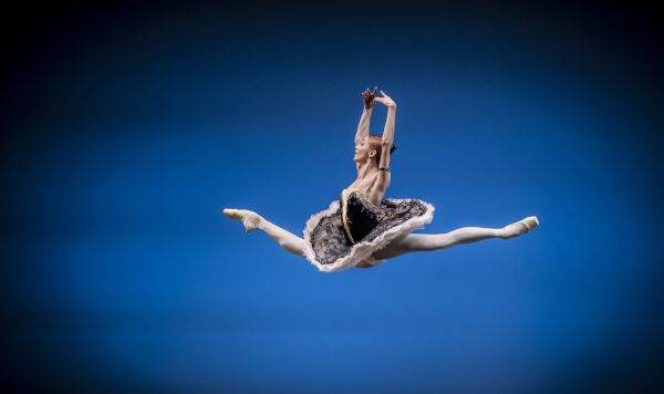 Iana Salenko, cea mai apreciată balerină a momentului, la gala dedicată lui Constantin Brâncuşi